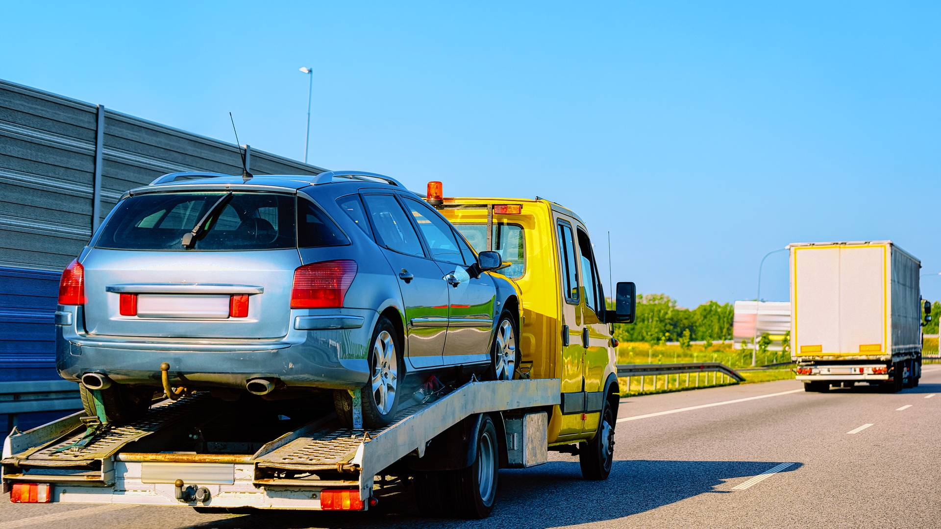 ALT: Ile kosztuje laweta za 1 km — tabele i checklisty
